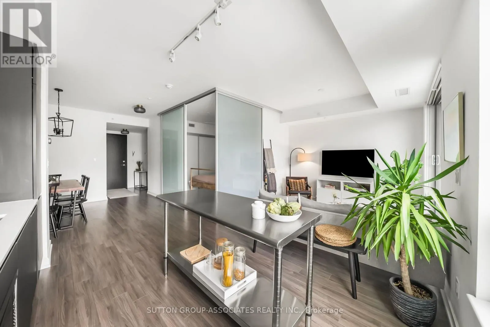 502 - 377 MADISON AVENUE