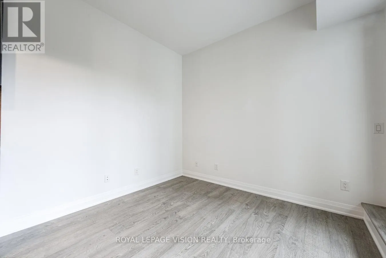 301 - 280 HOWLAND AVENUE