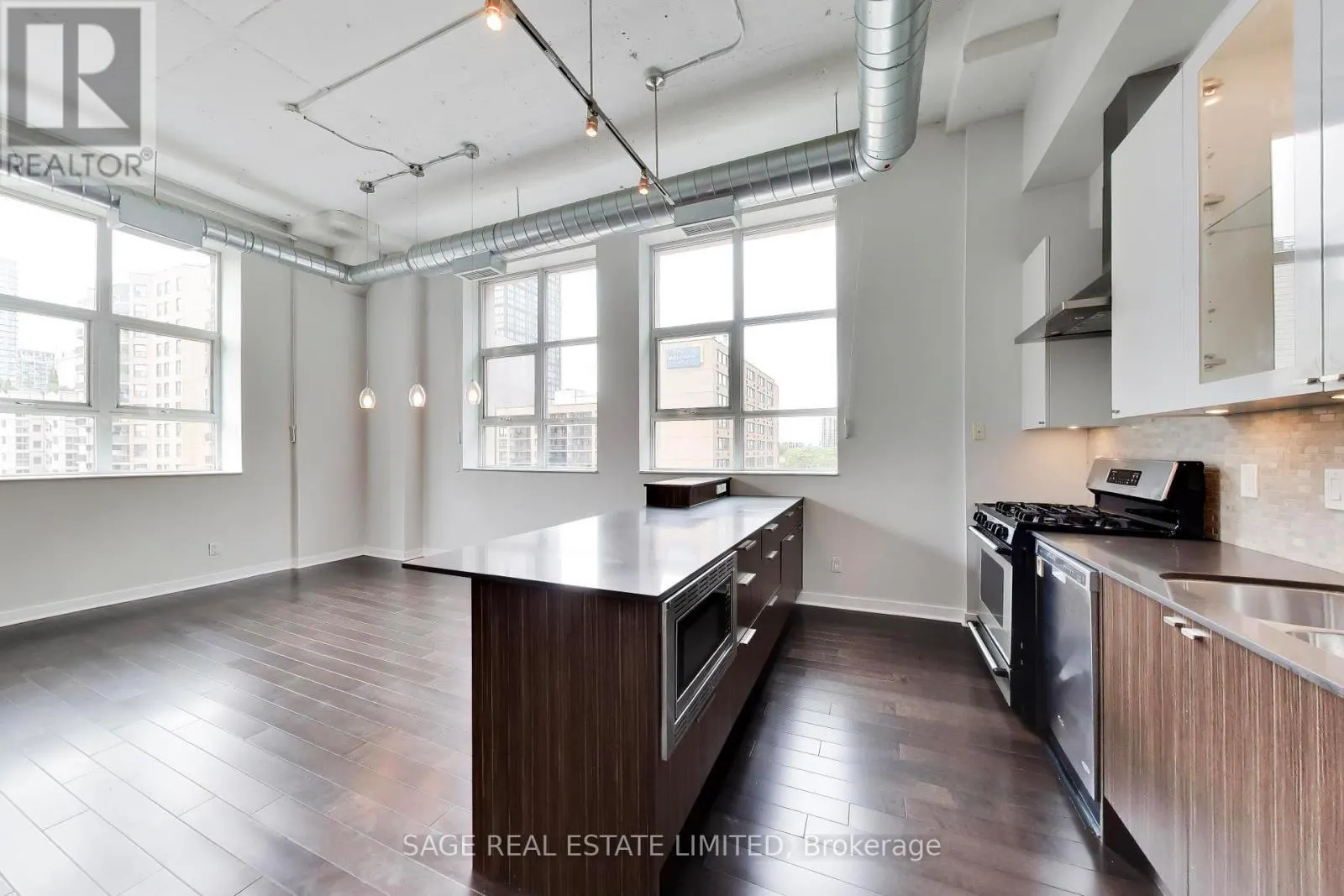 521 - 155 DALHOUSIE STREET