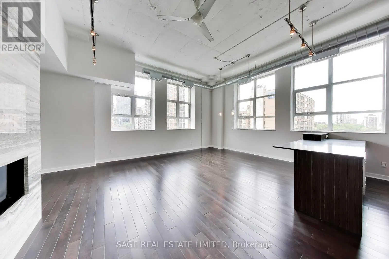 521 - 155 DALHOUSIE STREET