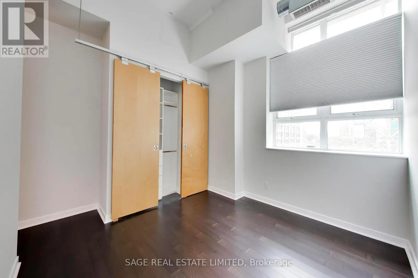 521 - 155 DALHOUSIE STREET