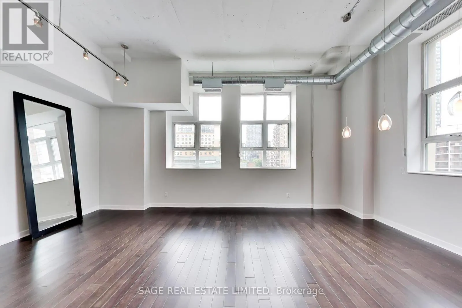 521 - 155 DALHOUSIE STREET