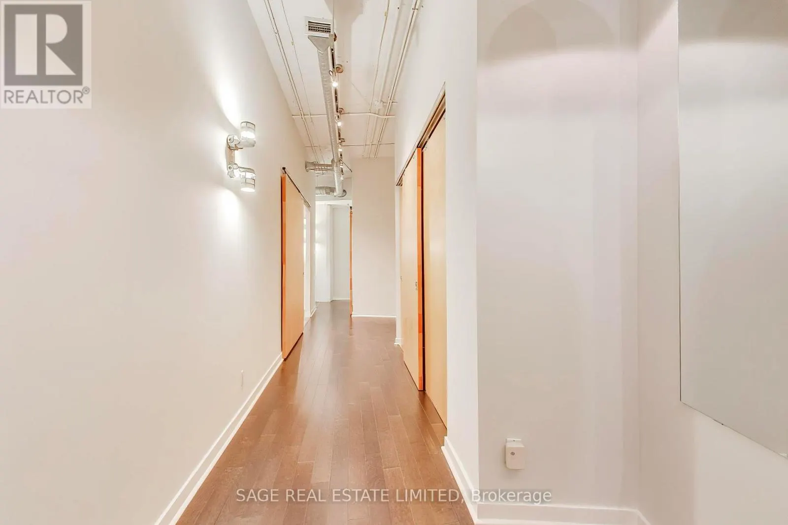 521 - 155 DALHOUSIE STREET