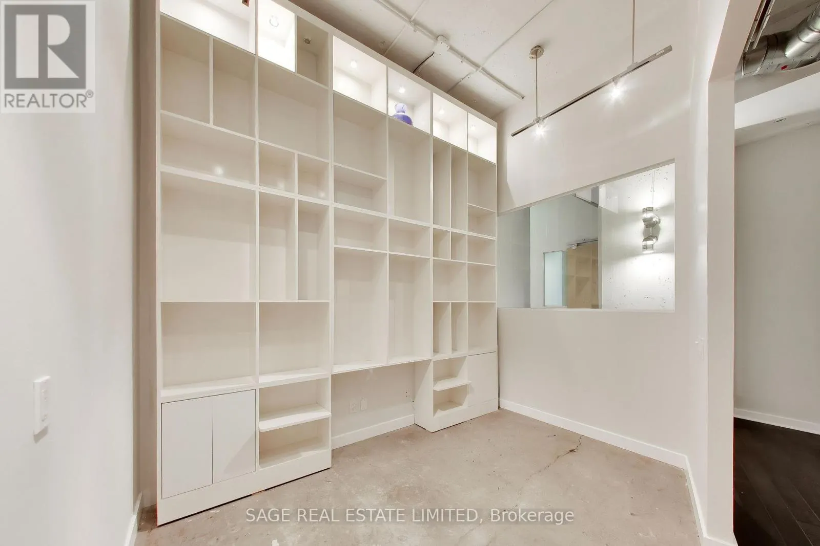 521 - 155 DALHOUSIE STREET