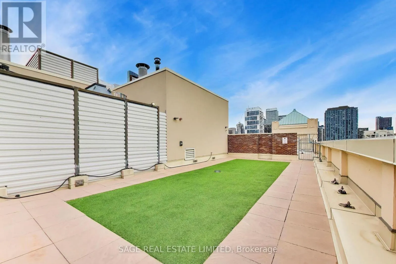 521 - 155 DALHOUSIE STREET