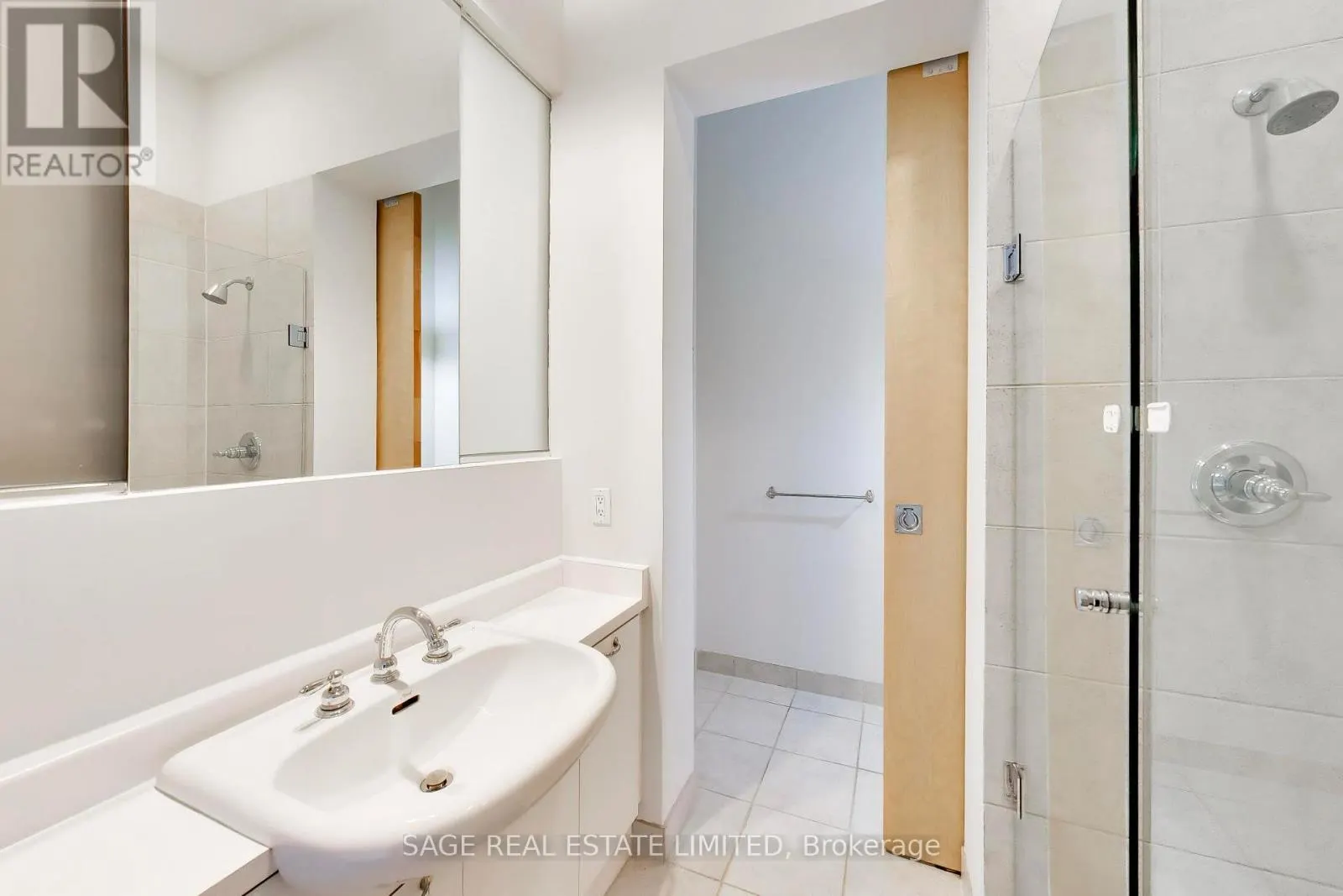 521 - 155 DALHOUSIE STREET