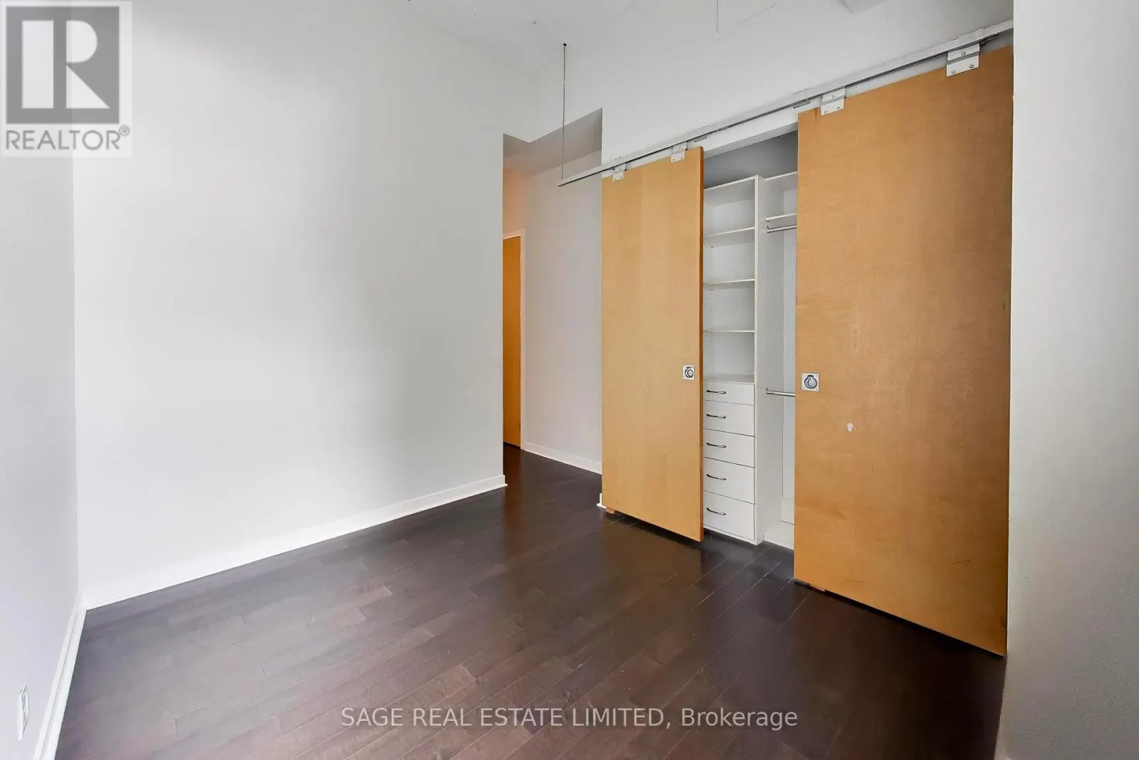 521 - 155 DALHOUSIE STREET