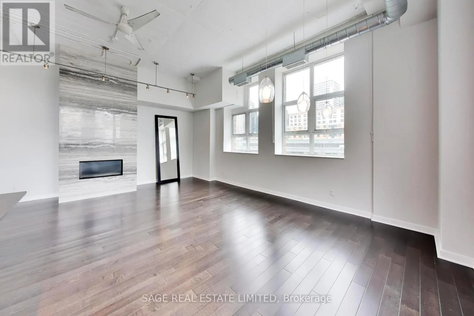 521 - 155 DALHOUSIE STREET