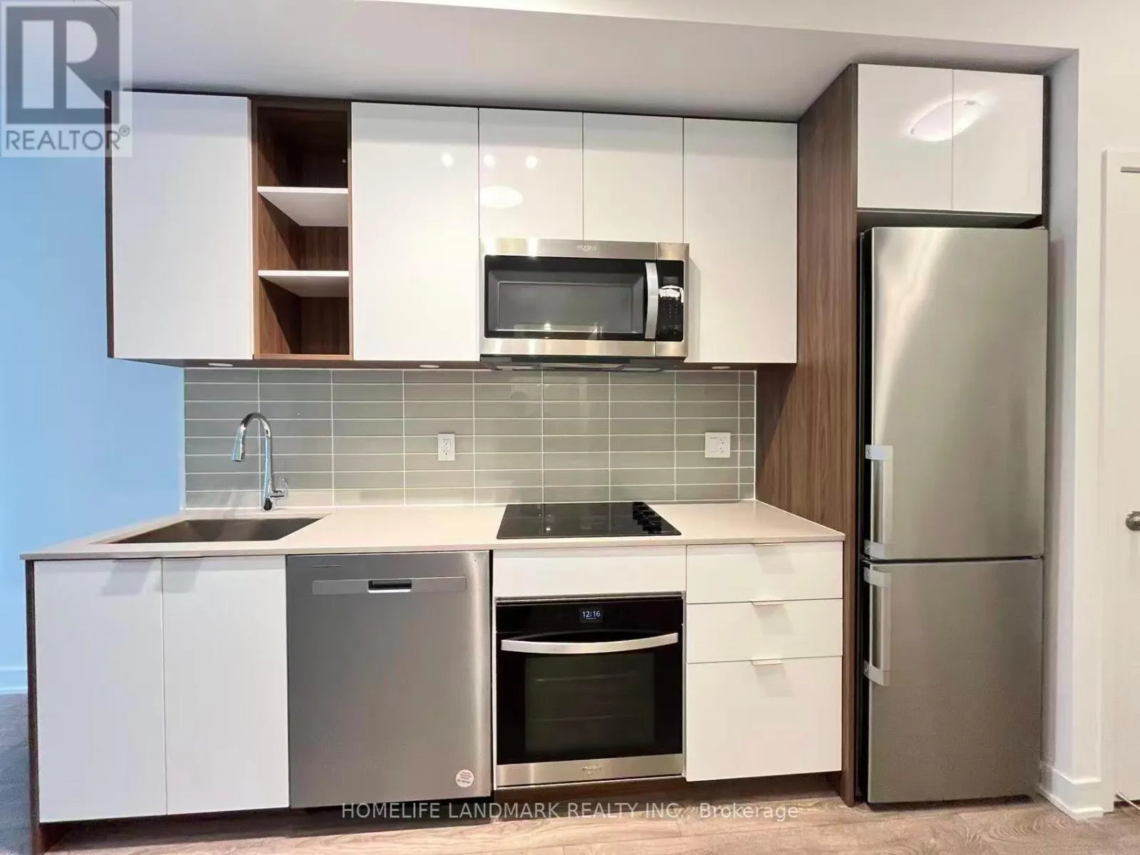 814 - 543 RICHMOND STREET W