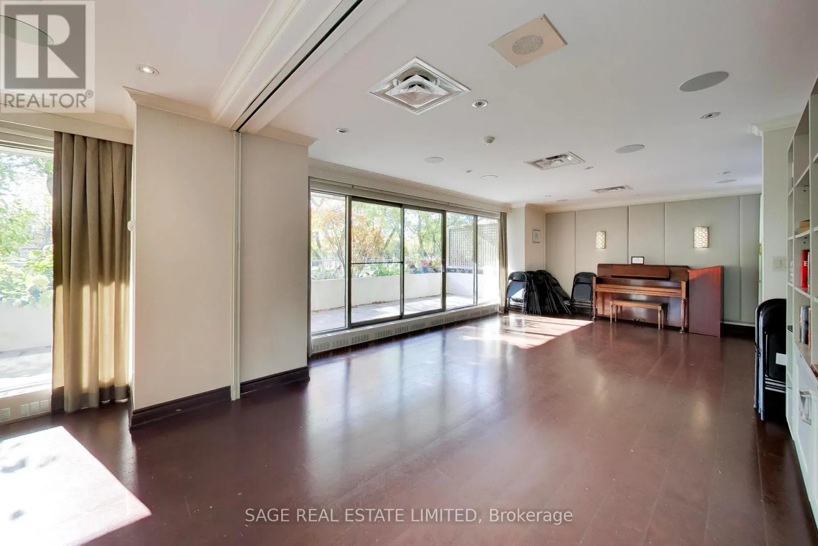 404 - 63 ST CLAIR AVENUE