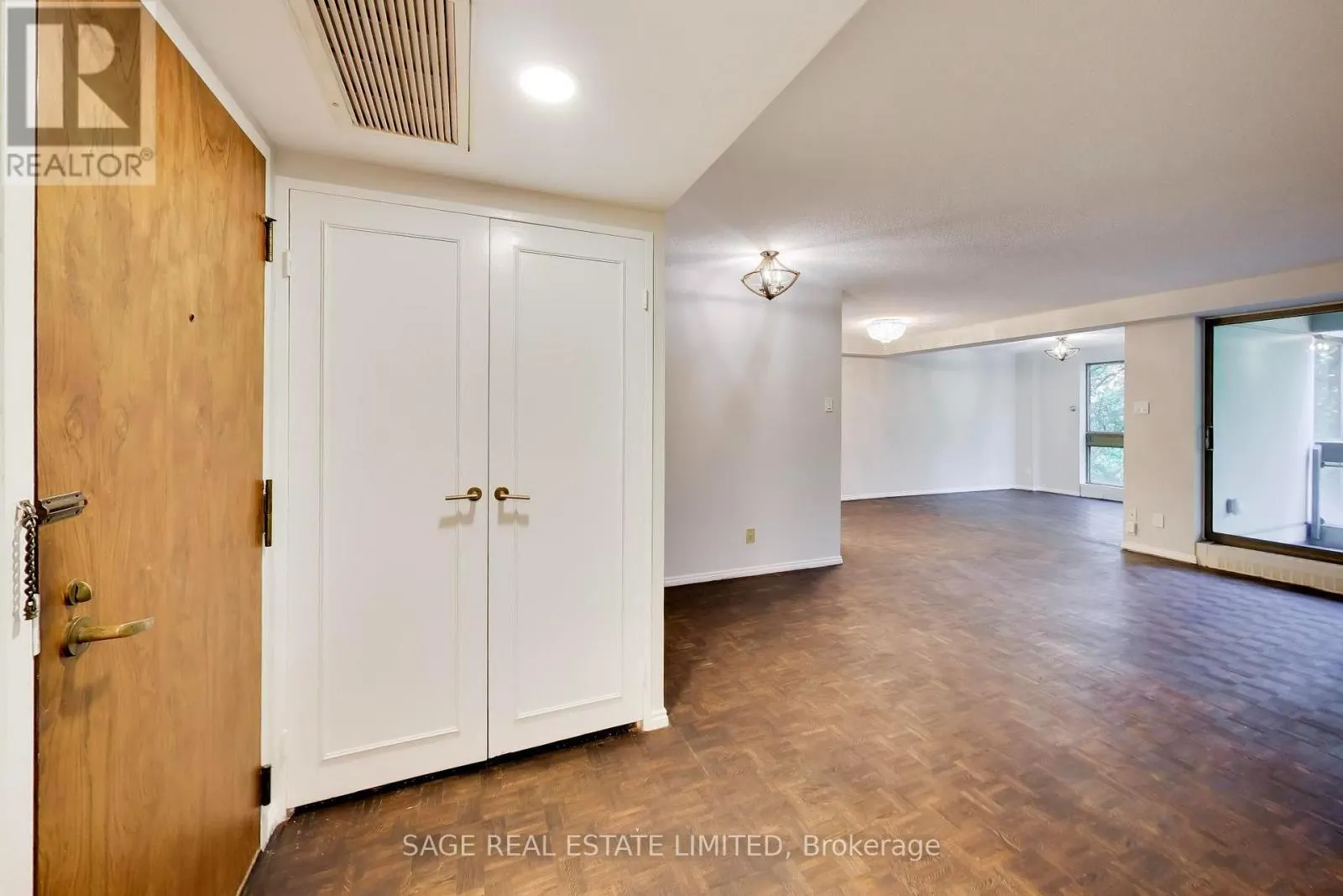 404 - 63 ST CLAIR AVENUE