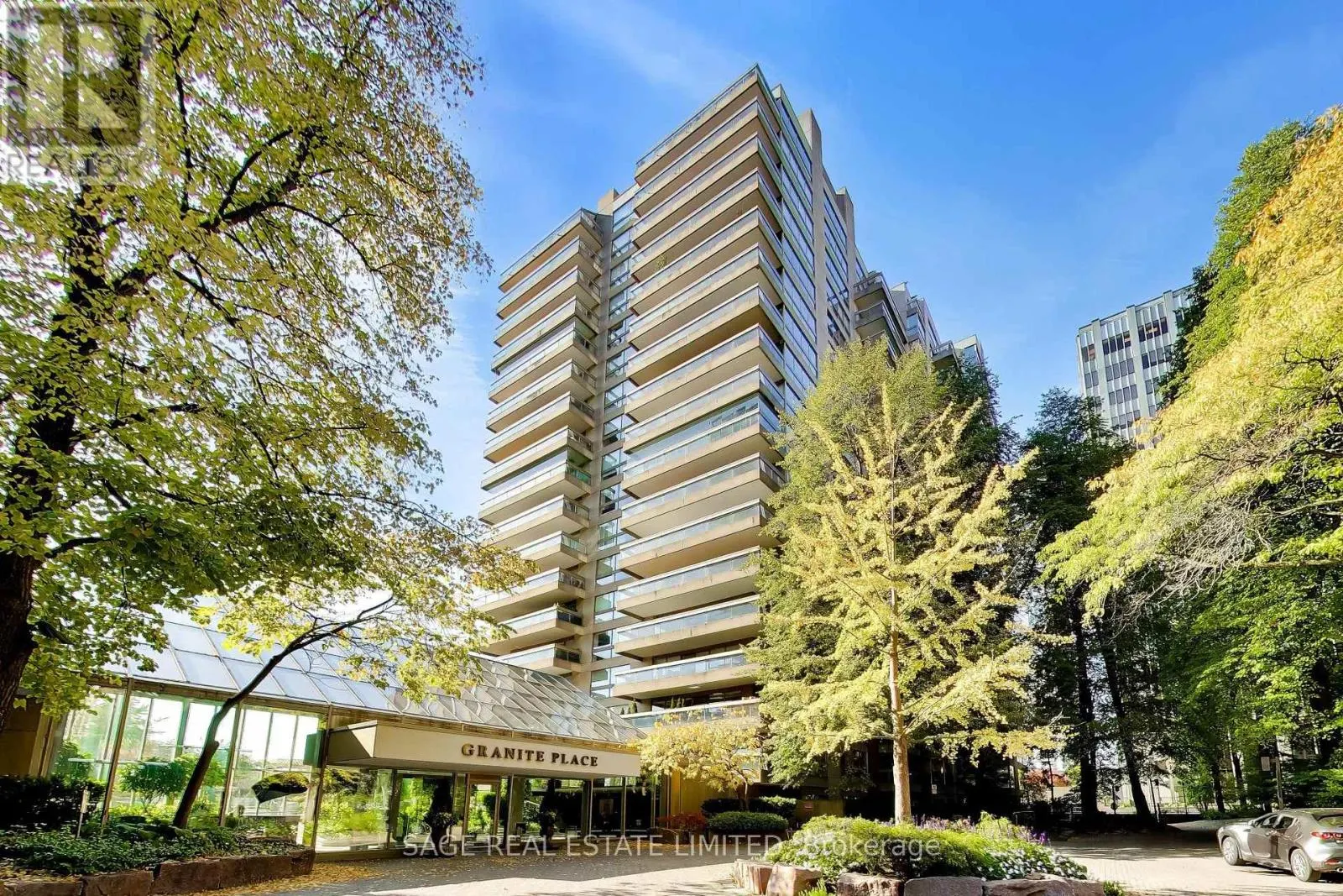404 - 63 ST CLAIR AVENUE
