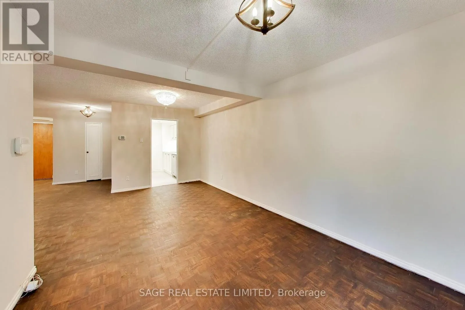 404 - 63 ST CLAIR AVENUE