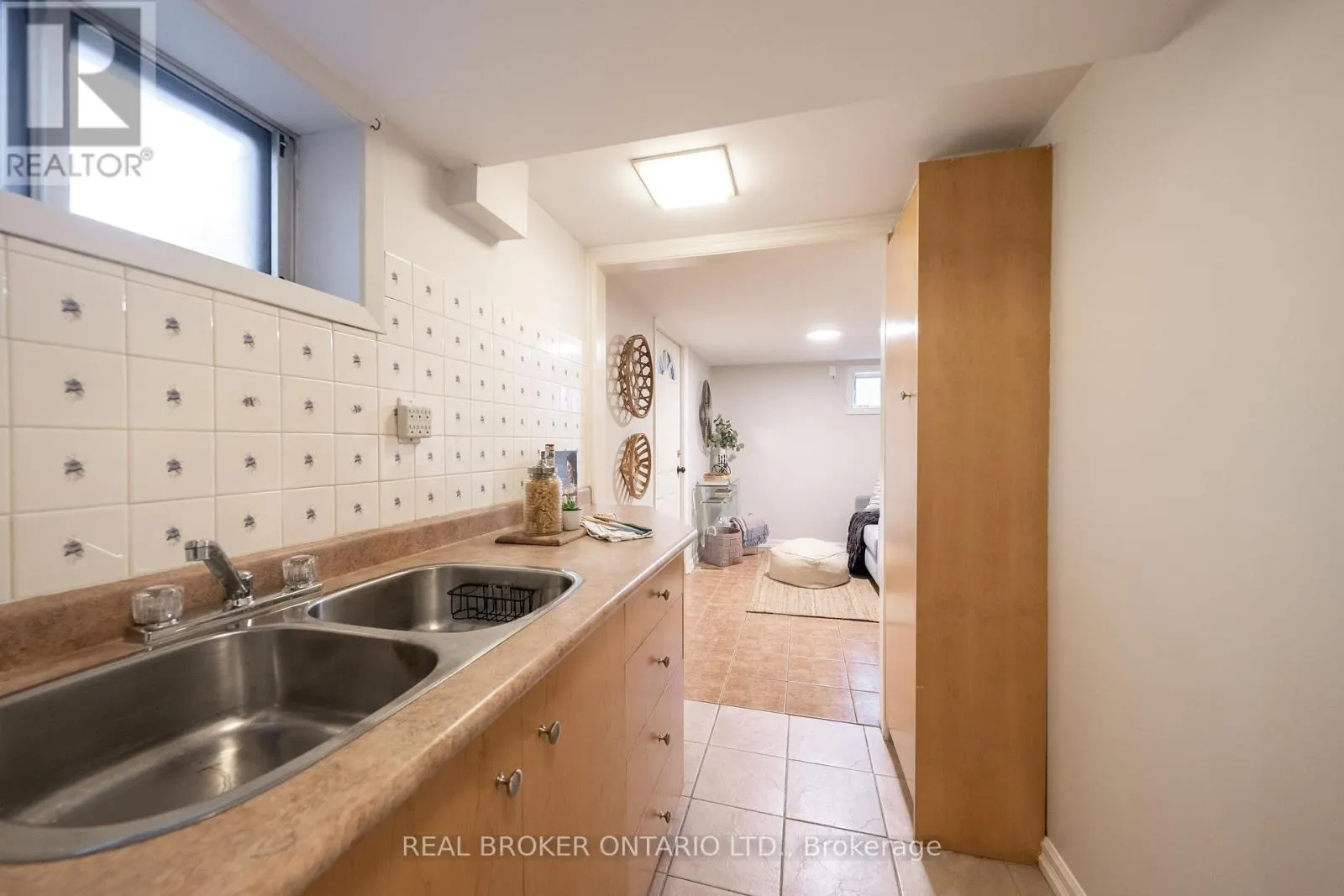 53 KINGSLAKE ROAD