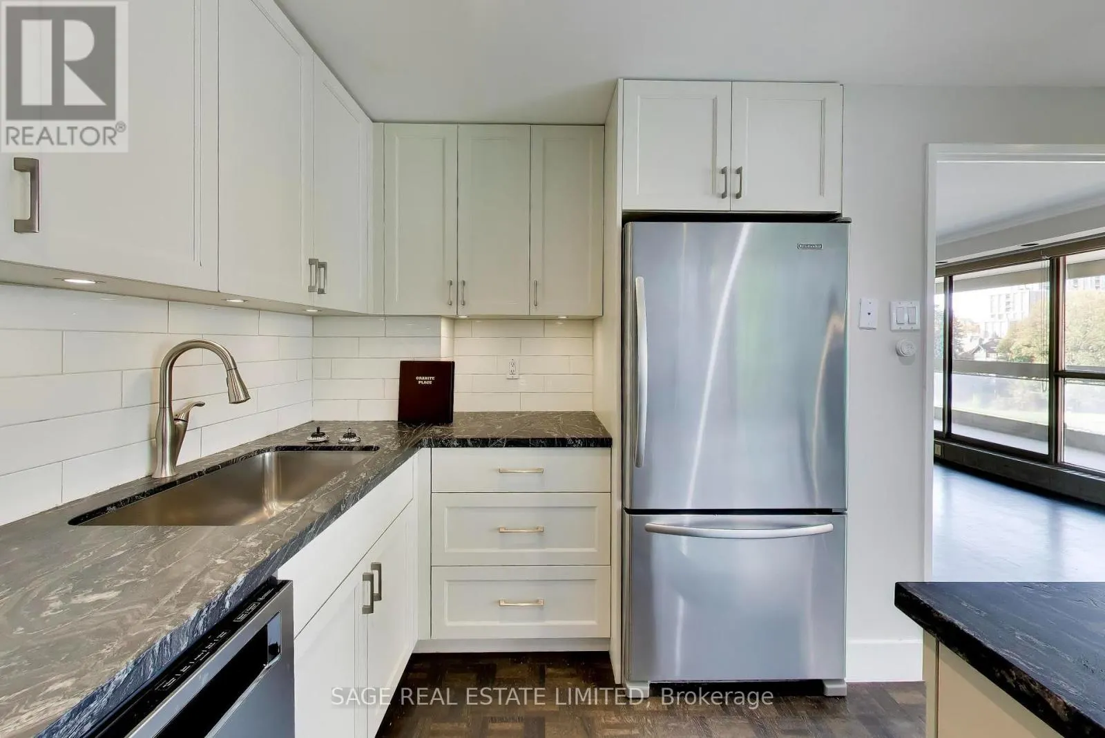 403 - 63 ST CLAIR AVENUE W