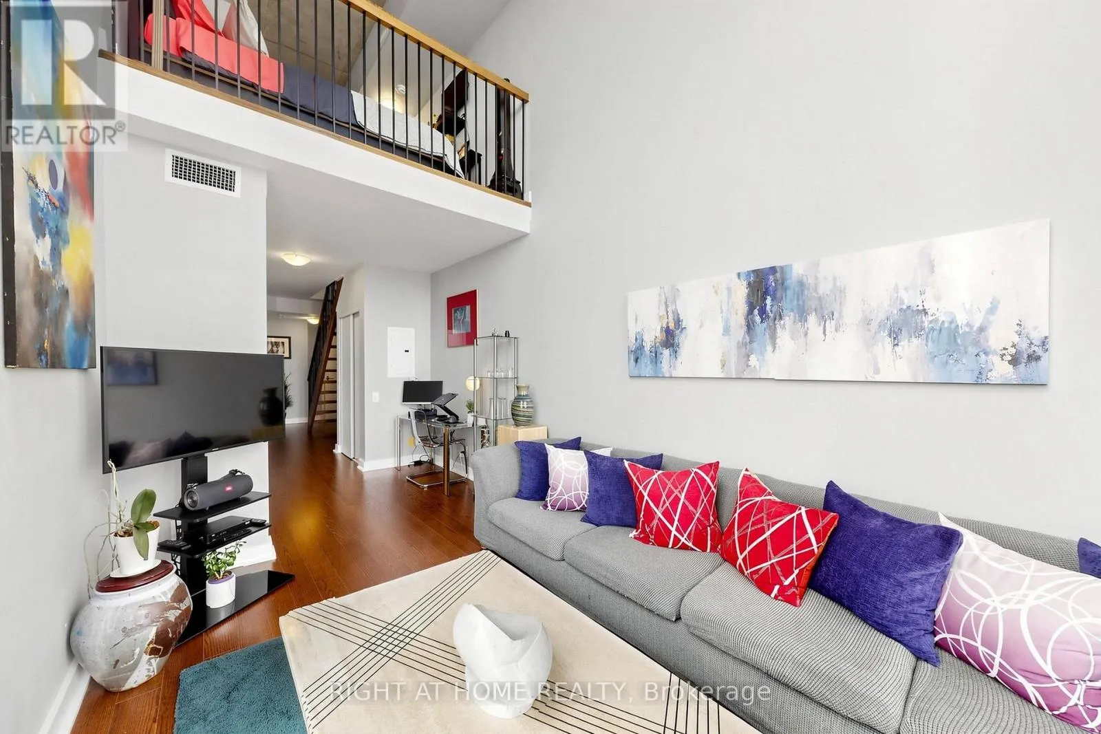 510 - 5 HANNA AVENUE