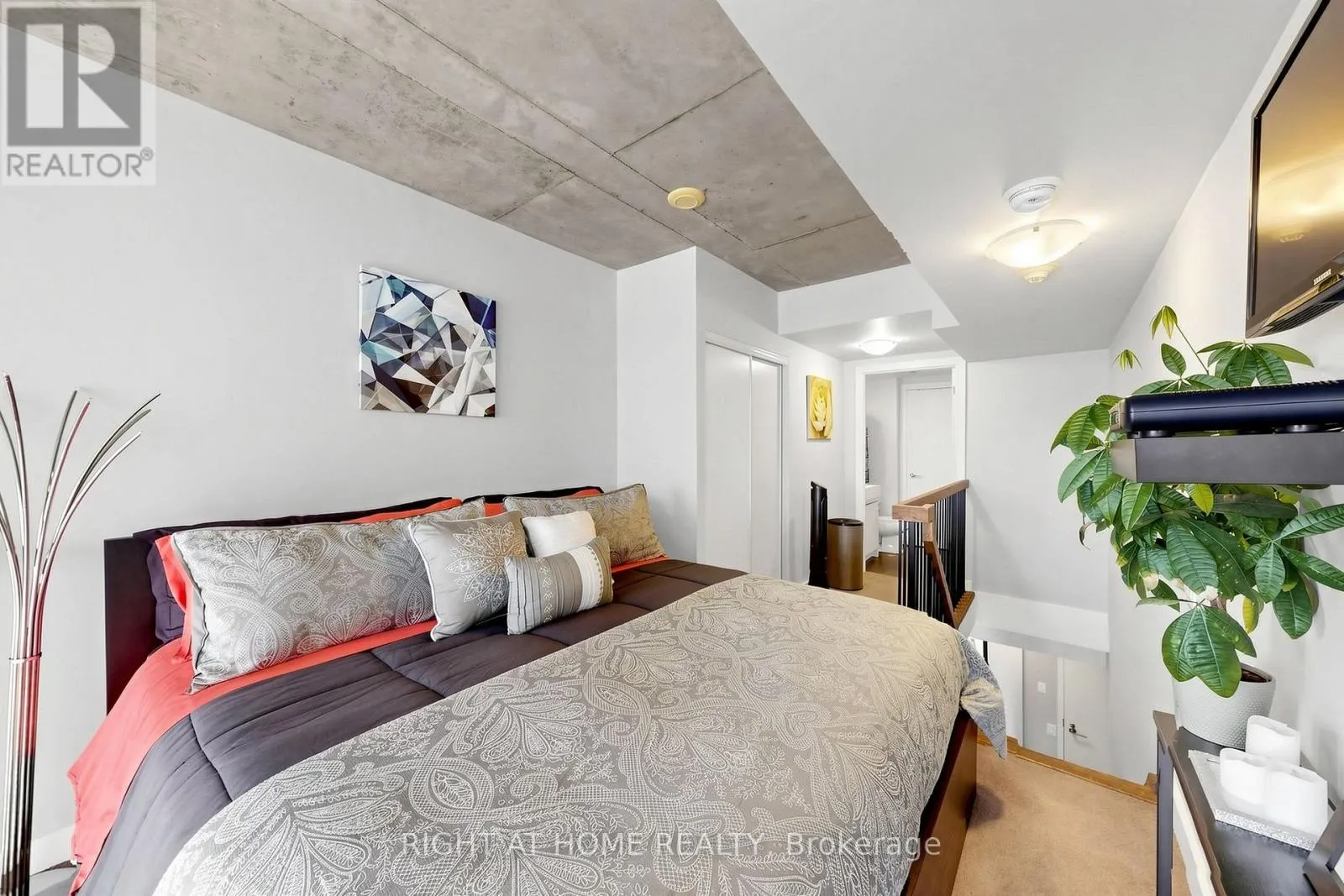 510 - 5 HANNA AVENUE