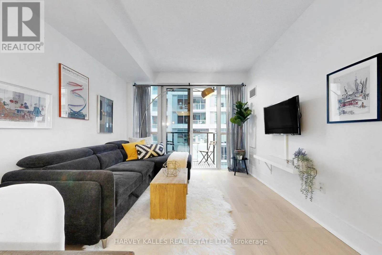 608 - 560 FRONT STREET W