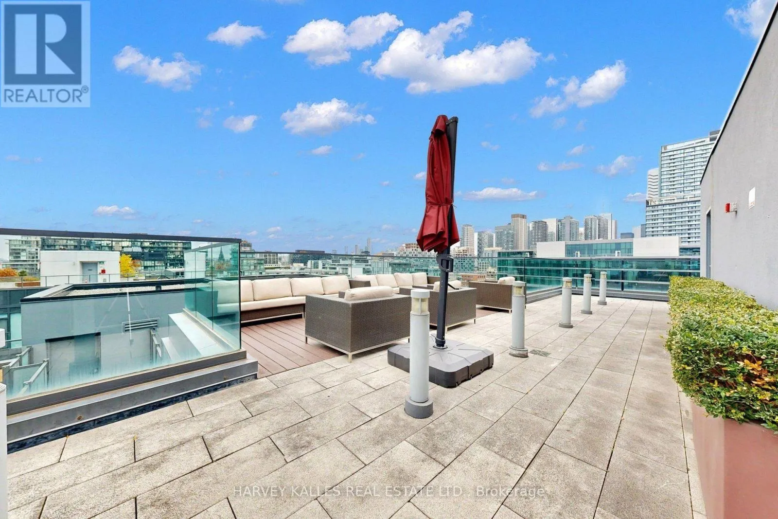 608 - 560 FRONT STREET W