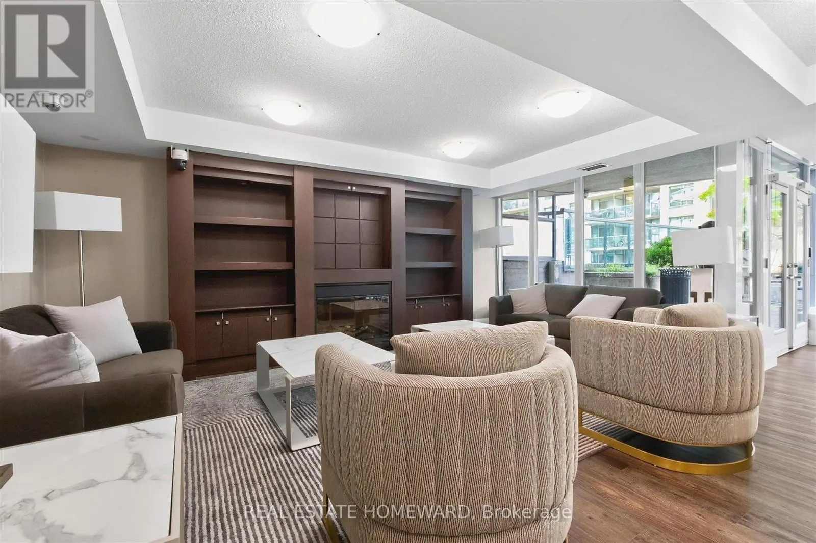 311 - 30 GRAND TRUNK CRESCENT