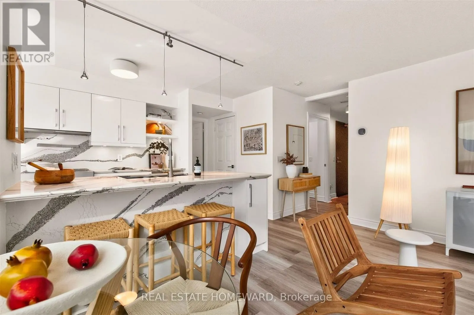 311 - 30 GRAND TRUNK CRESCENT