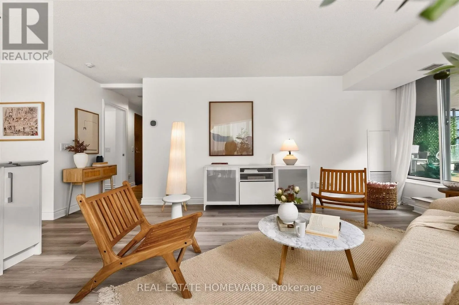 311 - 30 GRAND TRUNK CRESCENT