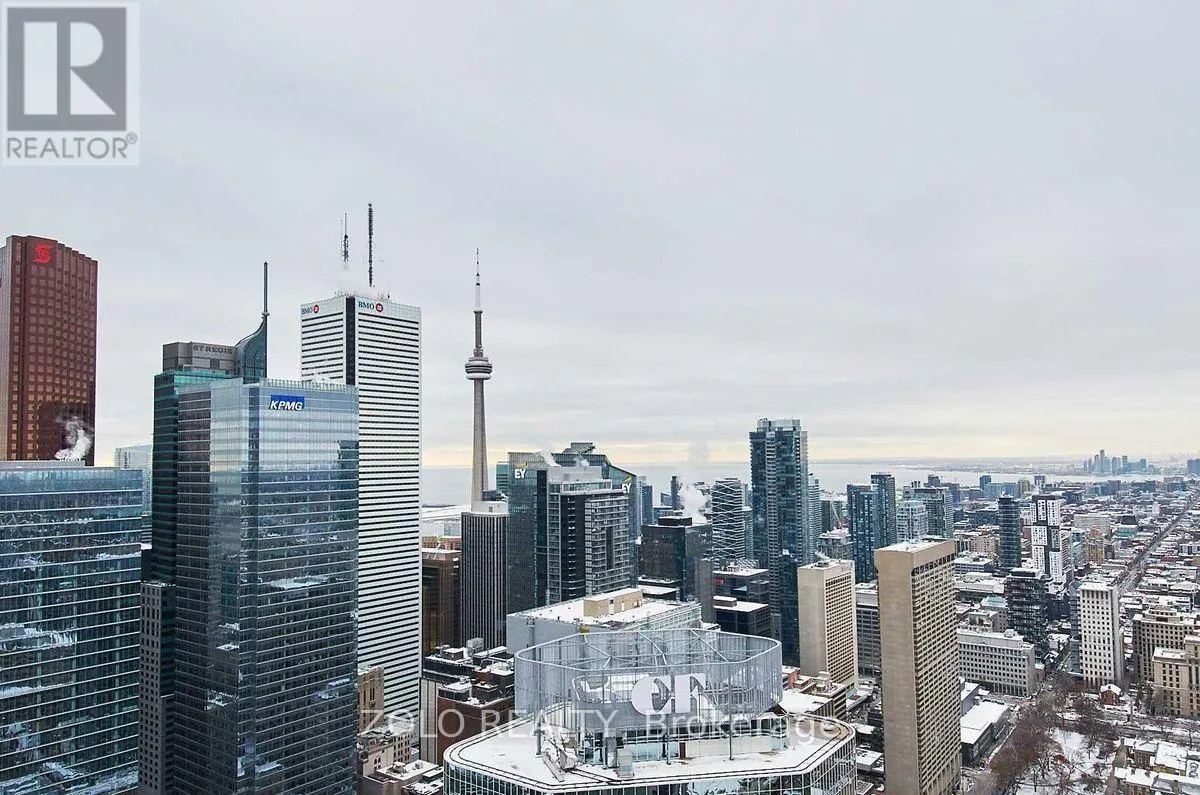 5611 - 197 YONGE STREET