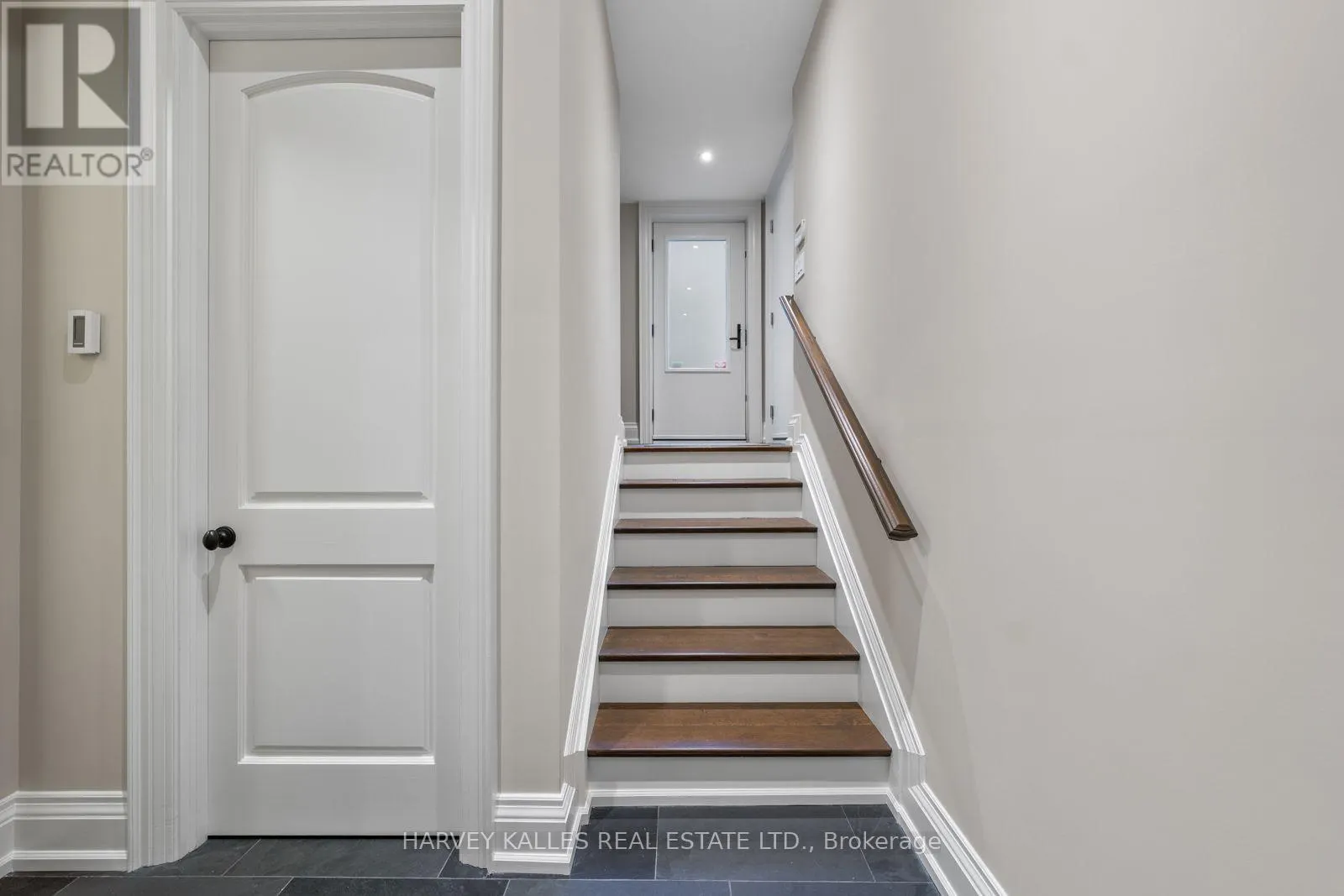 40 SULTANA AVENUE