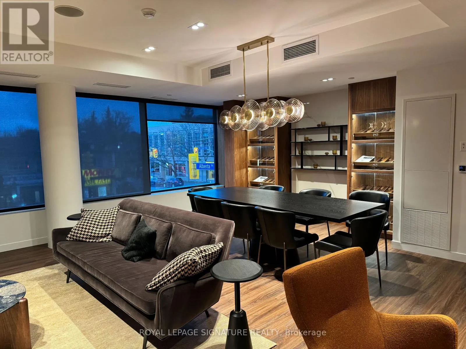 411 - 185 ALBERTA AVENUE