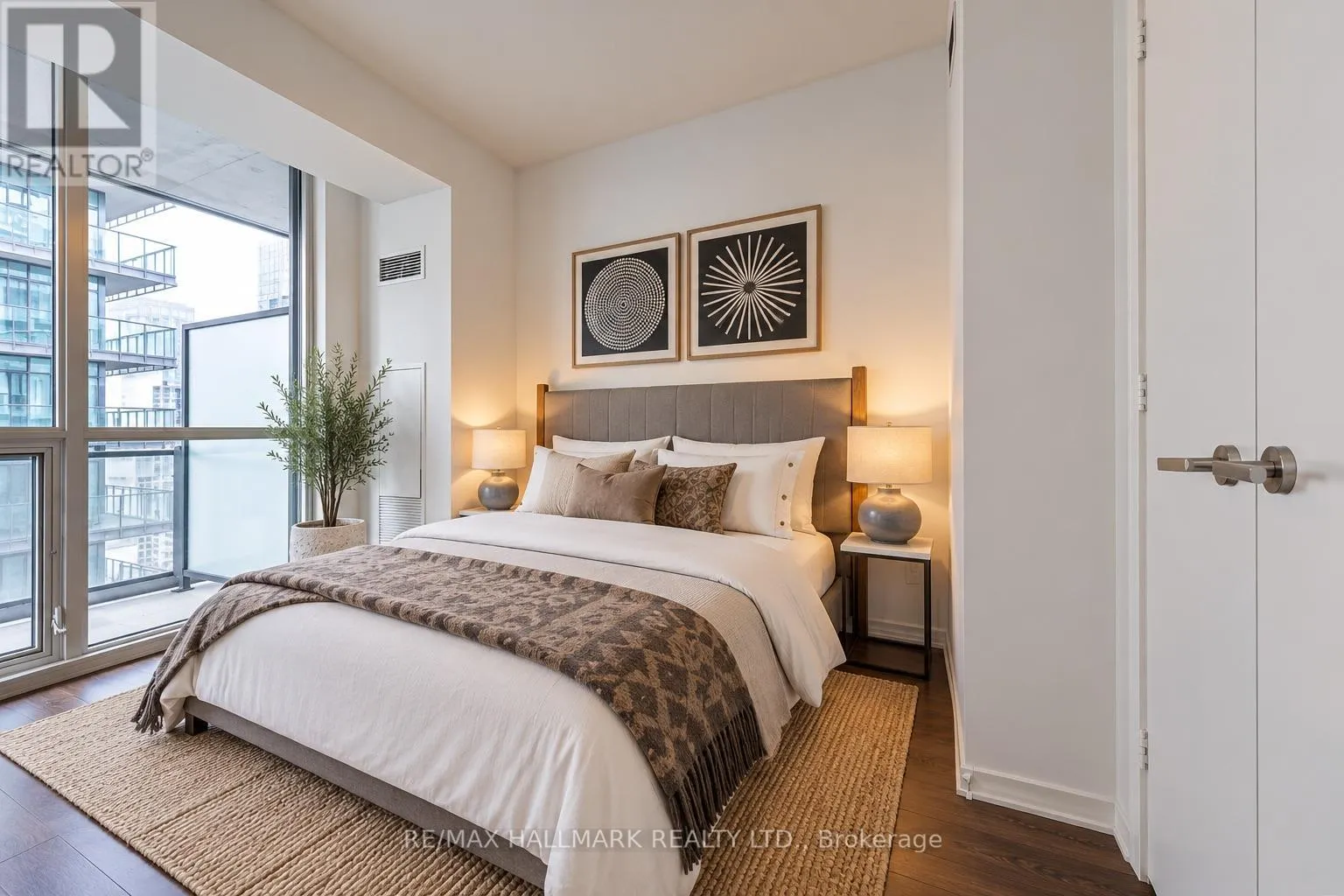 3805 - 45 CHARLES STREET E