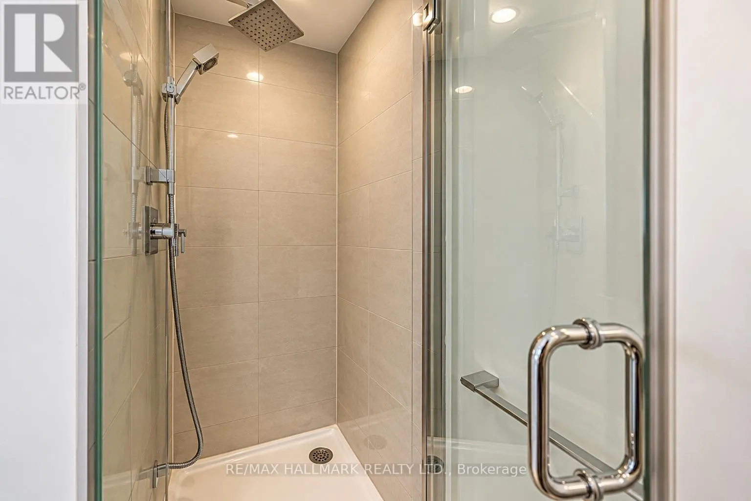 3805 - 45 CHARLES STREET E