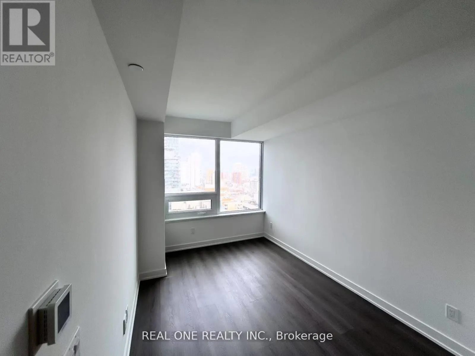 2010 - 8 WELLESLEY STREET W