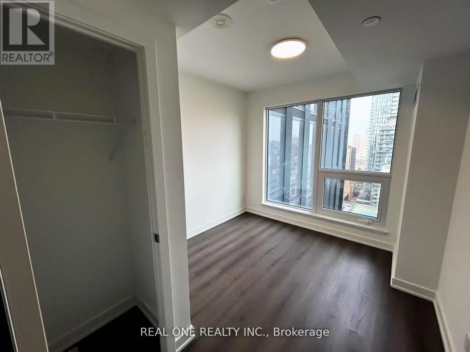 2010 - 8 WELLESLEY STREET W