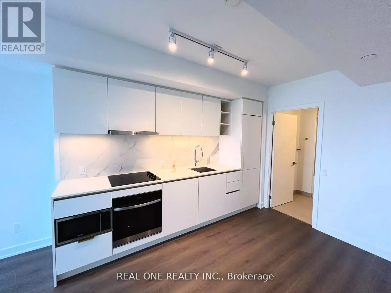 2010 - 8 WELLESLEY STREET W