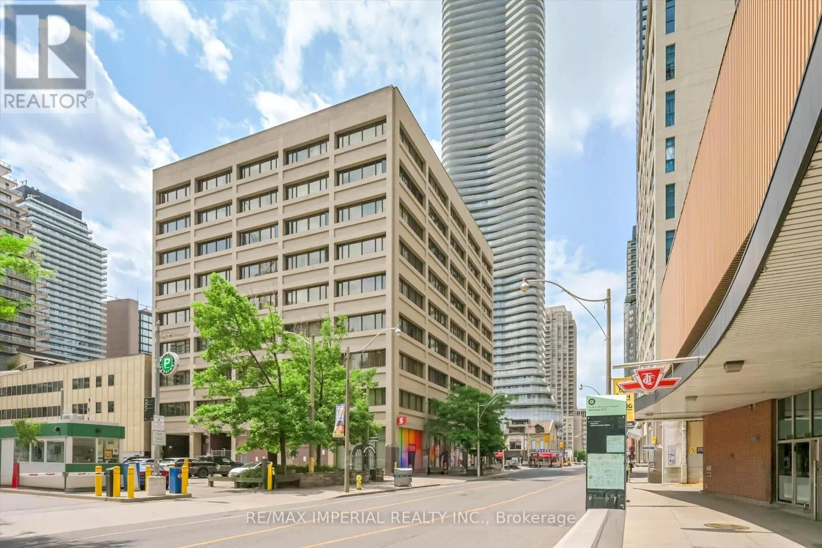 913 - 555 YONGE STREET