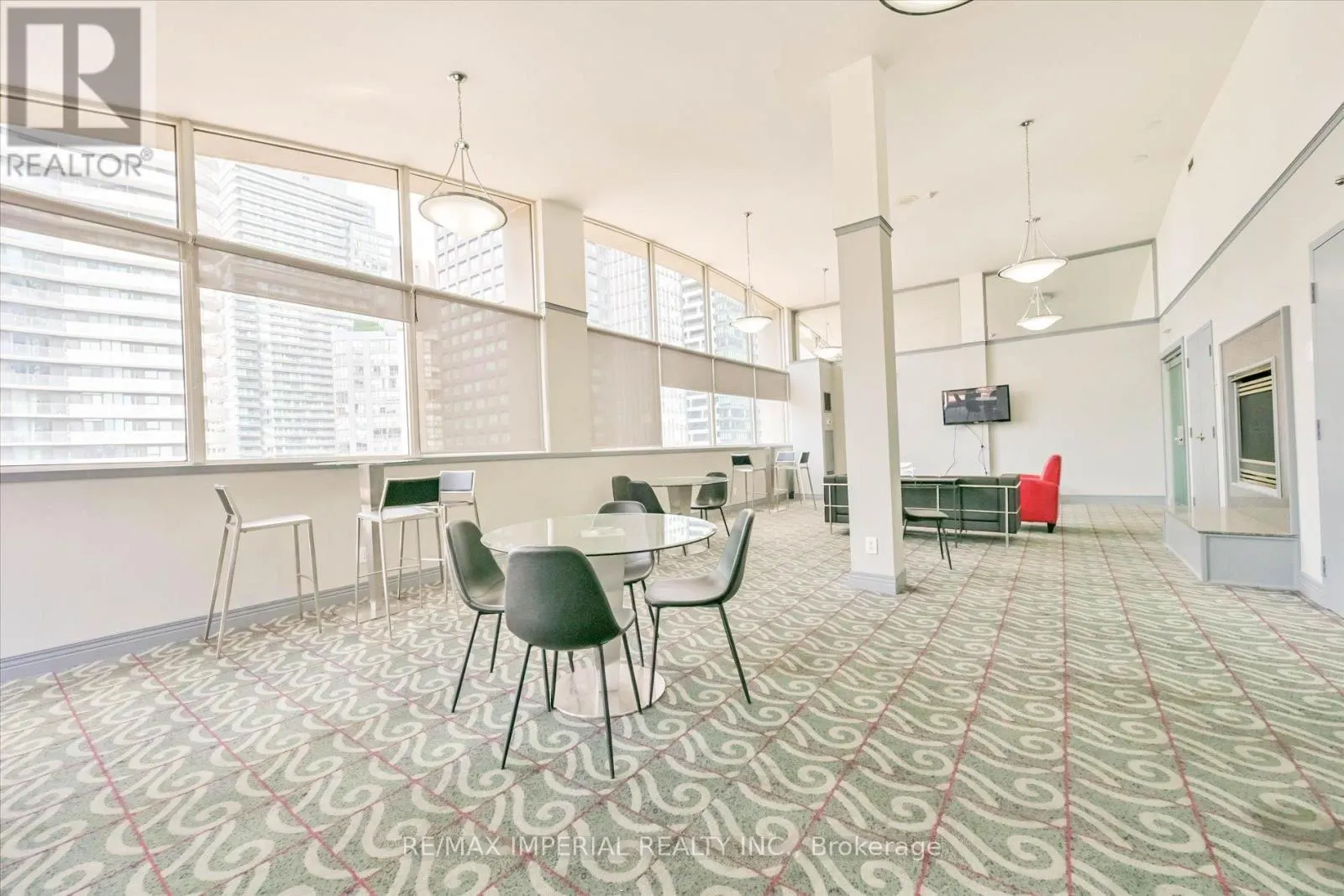 913 - 555 YONGE STREET