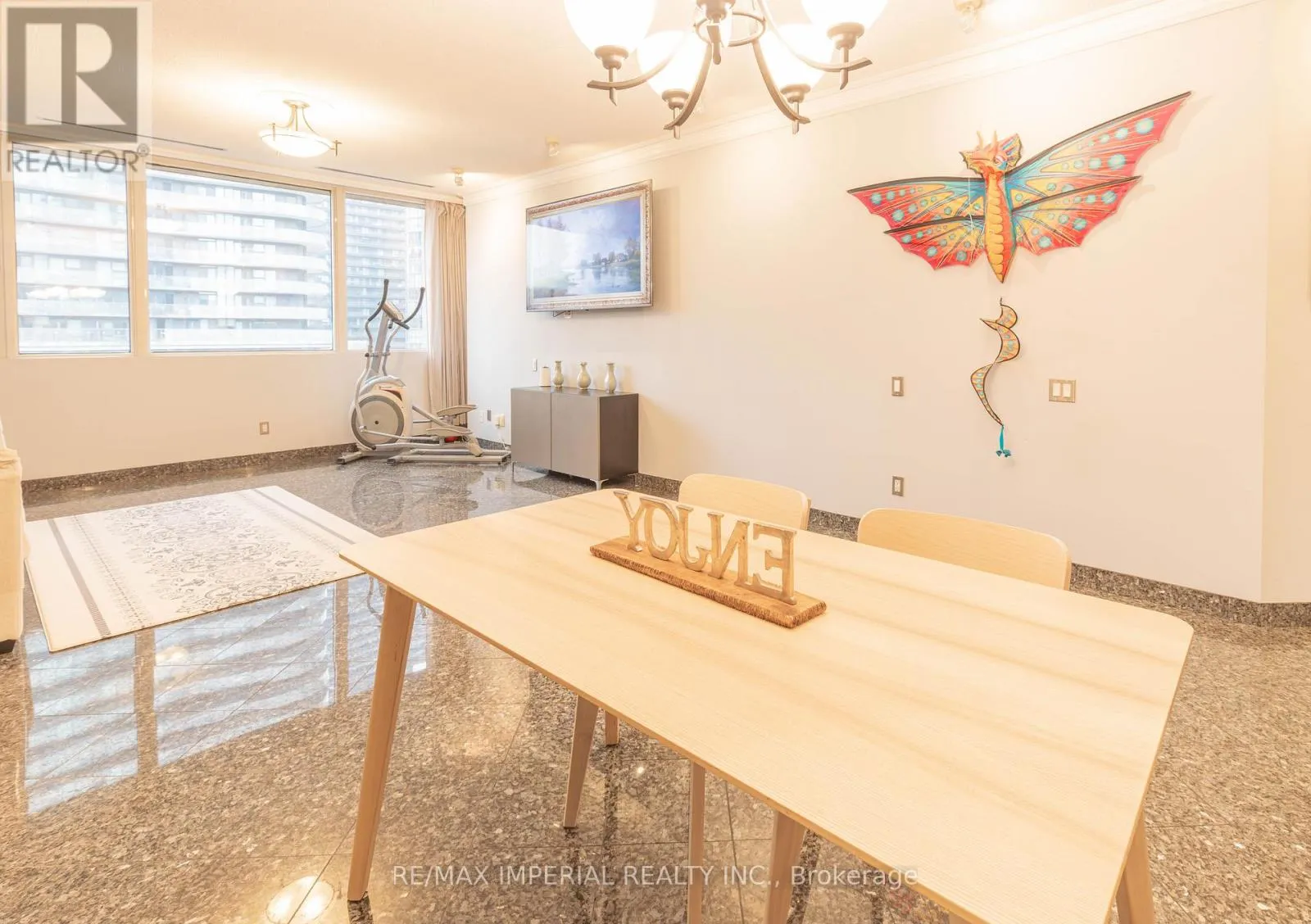 913 - 555 YONGE STREET