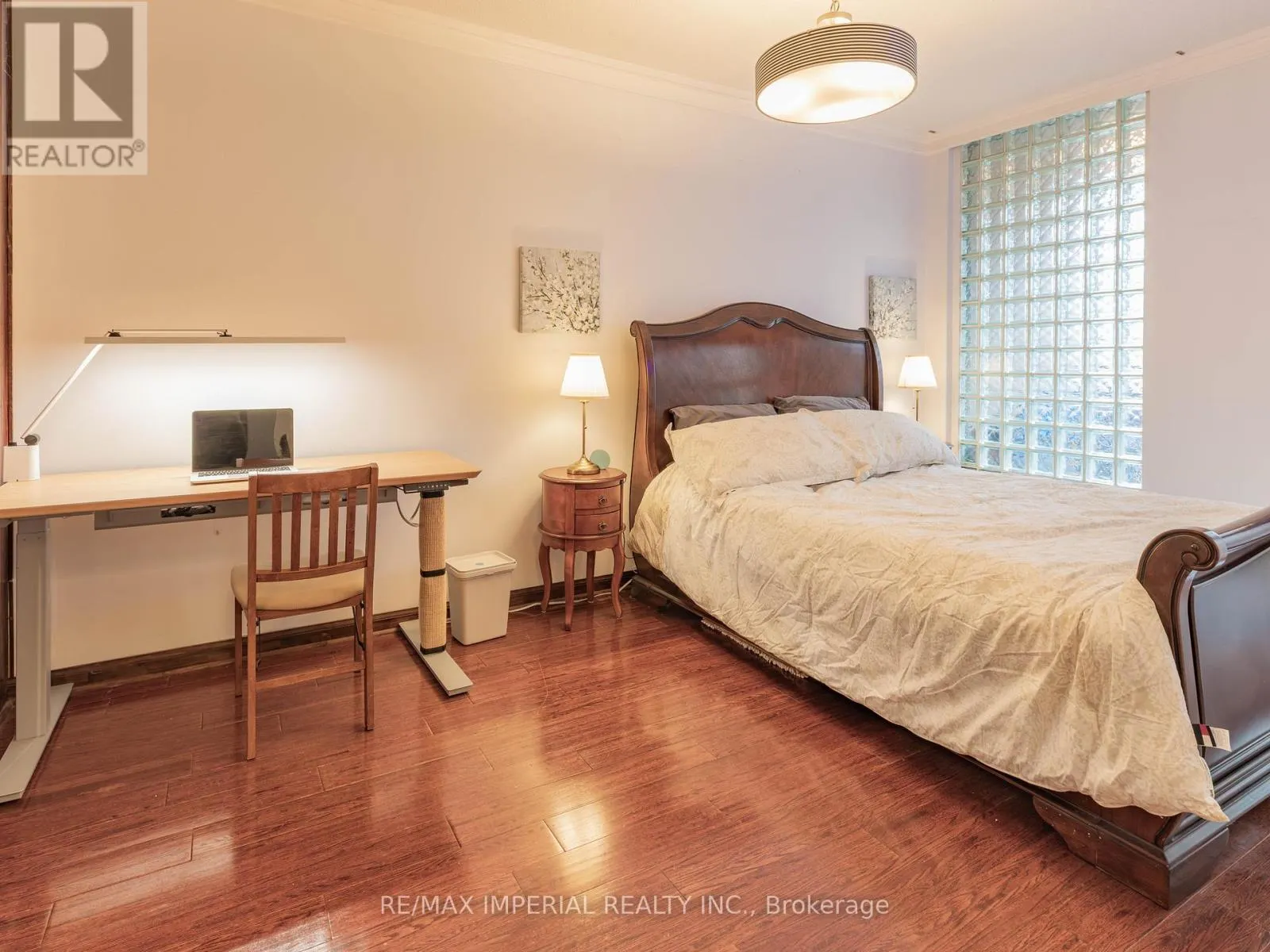 913 - 555 YONGE STREET