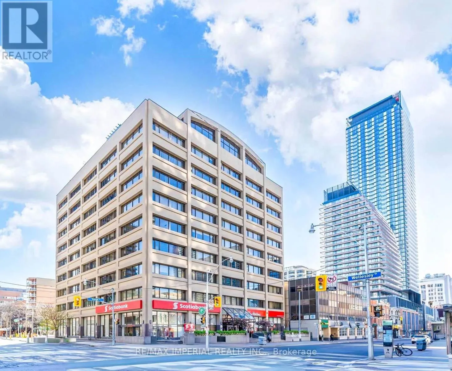 913 - 555 YONGE STREET
