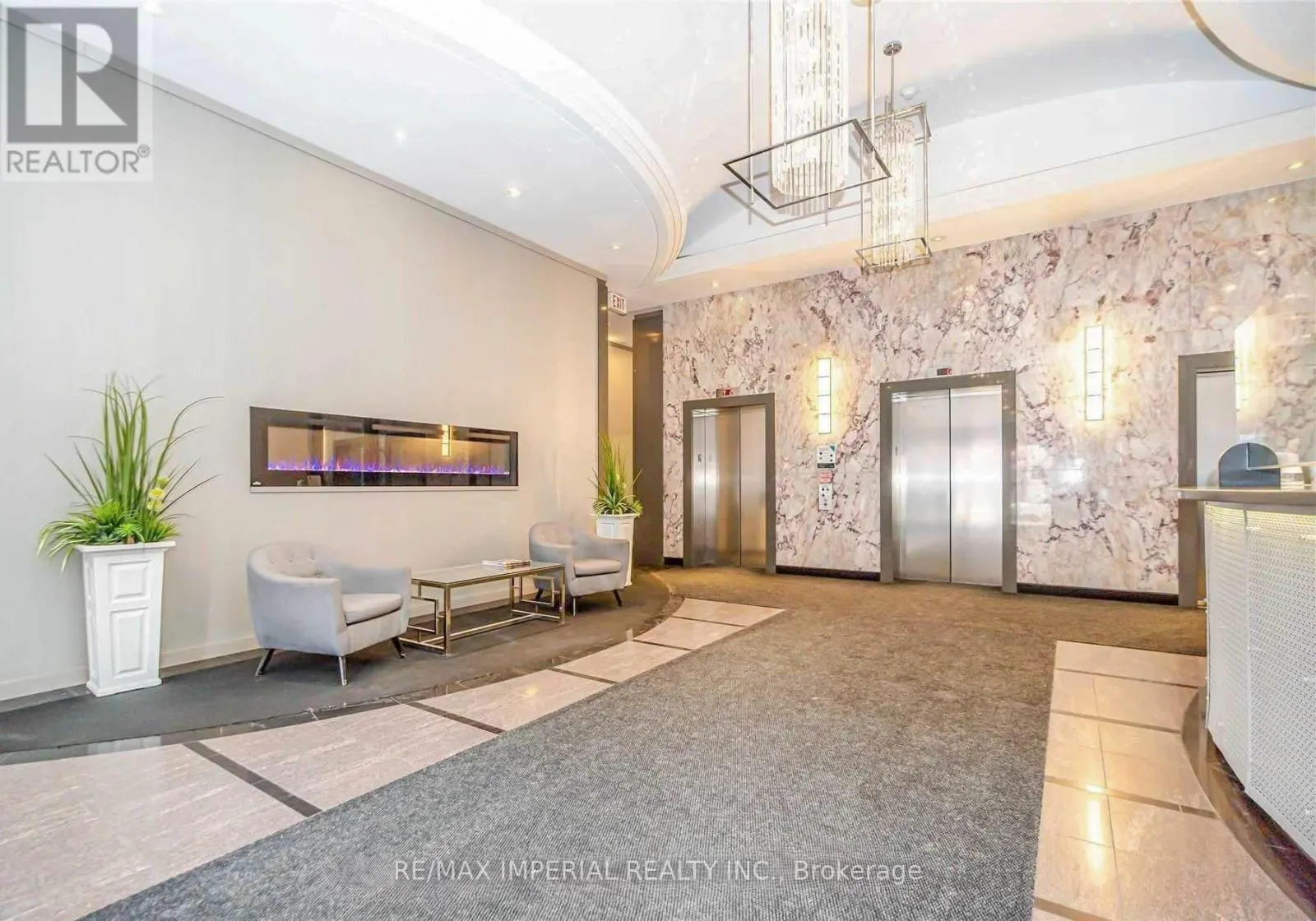 913 - 555 YONGE STREET