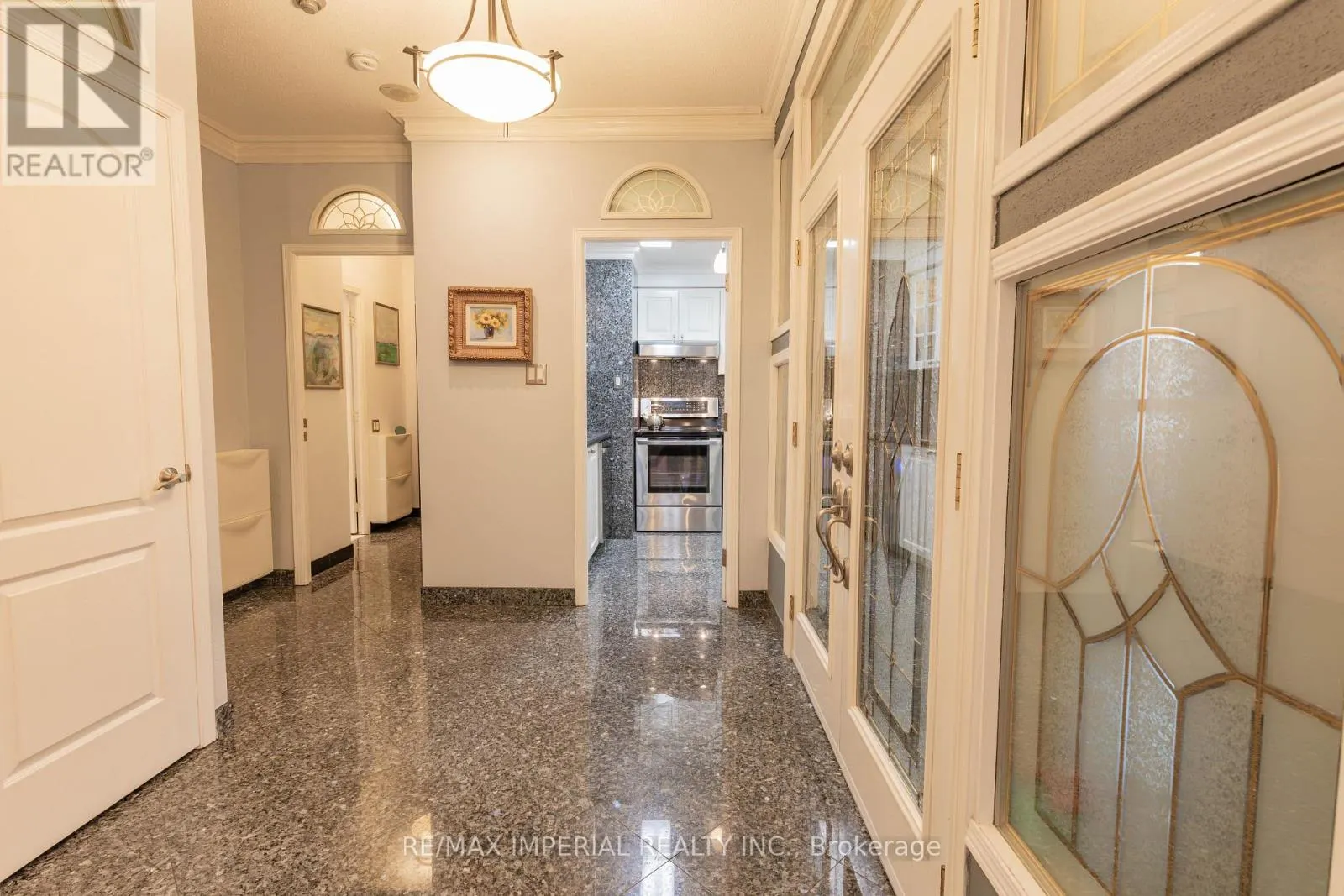 913 - 555 YONGE STREET