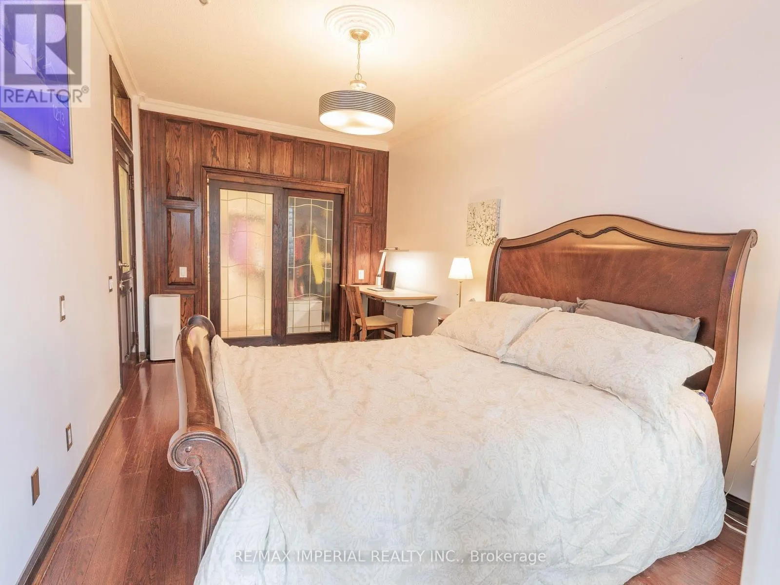 913 - 555 YONGE STREET