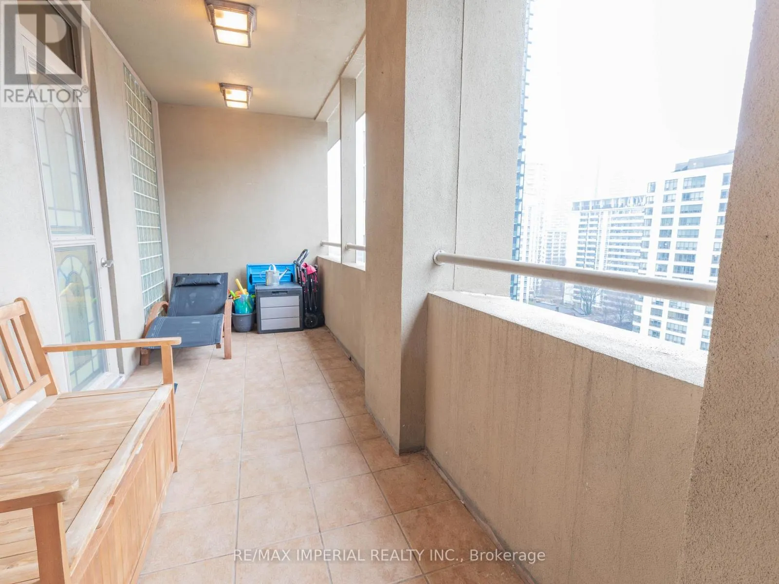 913 - 555 YONGE STREET