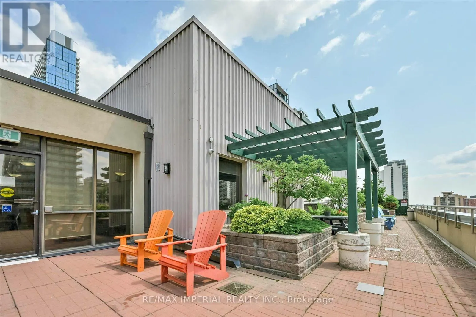 913 - 555 YONGE STREET