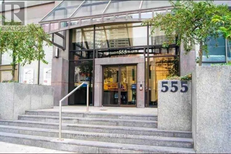 913 - 555 YONGE STREET