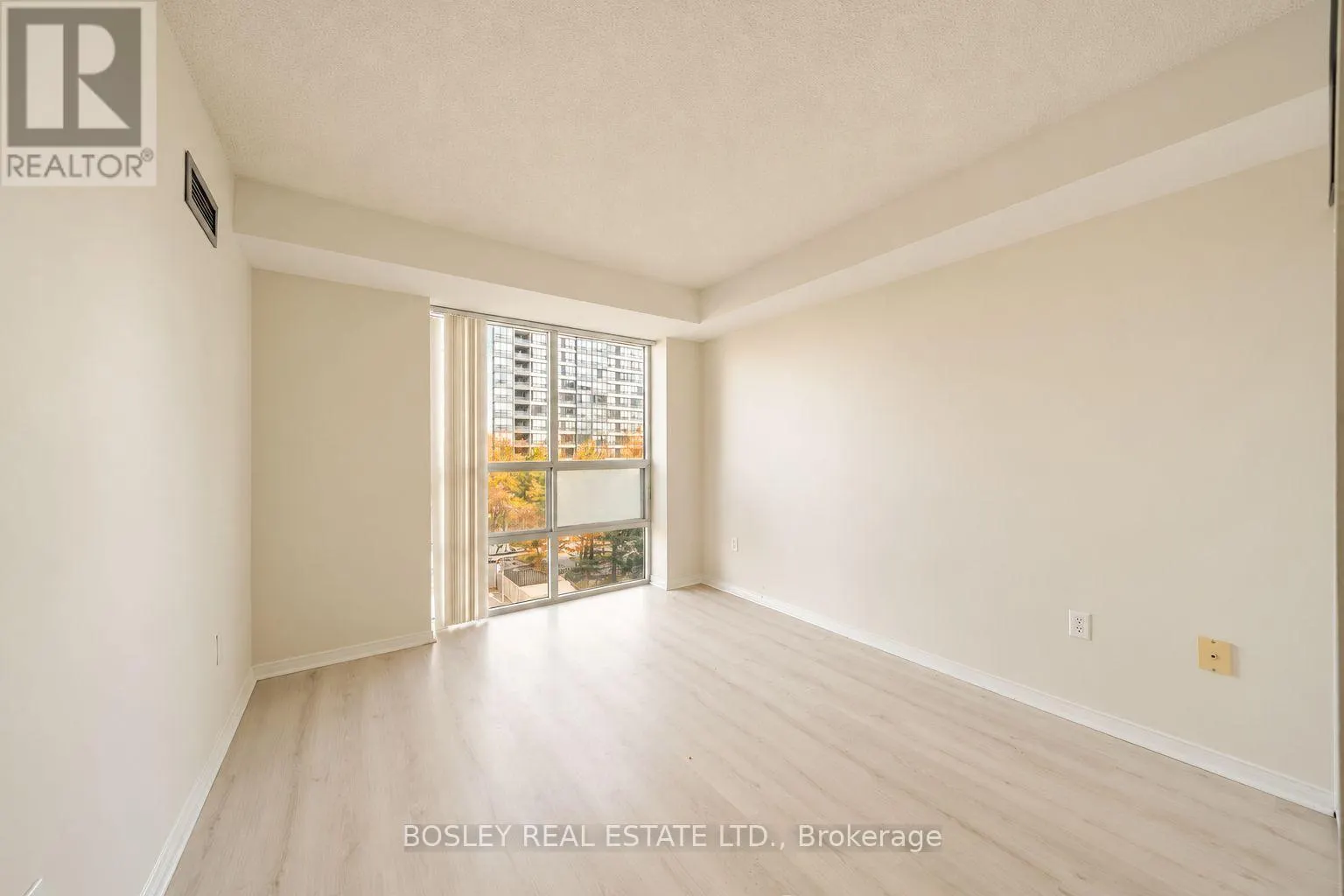 502 - 1 PEMBERTON AVENUE