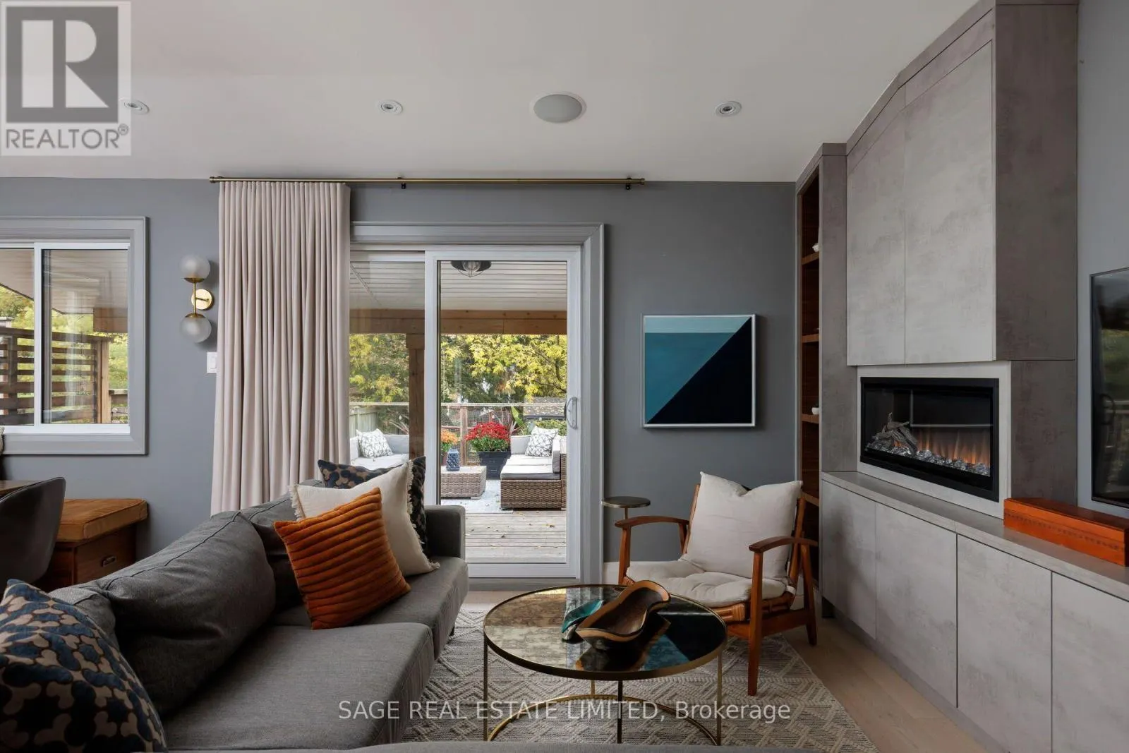 232 CASTLEFIELD AVENUE