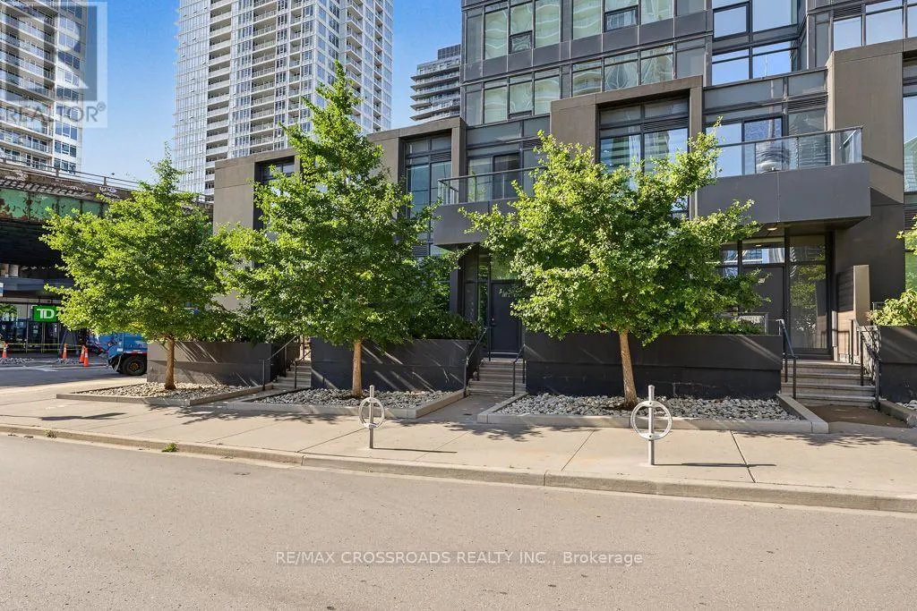 TH05 - 58 QUEENS WHARF ROAD