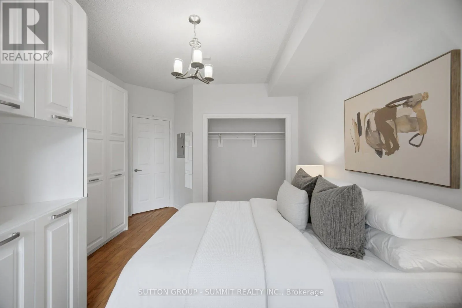 205 - 455 ROSEWELL AVENUE