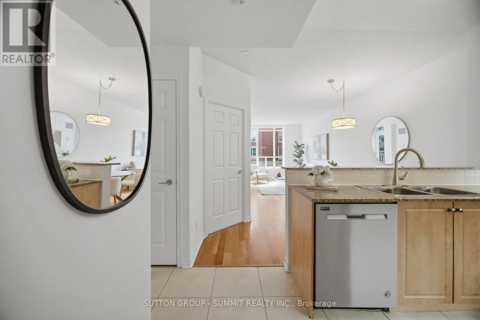 205 - 455 ROSEWELL AVENUE